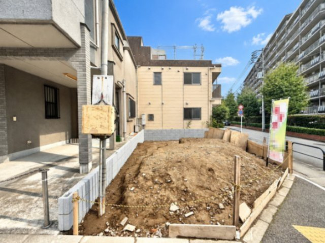 板橋区小豆沢3丁目　新築戸建の外観|2026.10.30撮影

現地ご見学希望・資料請求などお気軽にお問い合わせ下さい！
03-5990-5201