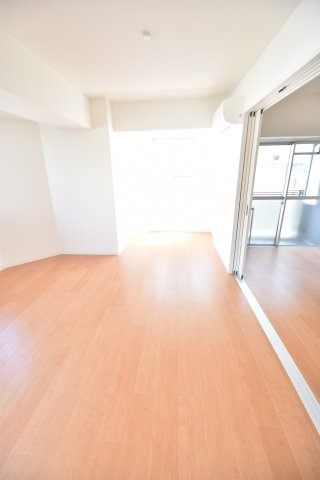 大阪市都島区都島本通３丁目の賃貸マンションの居間・リビング