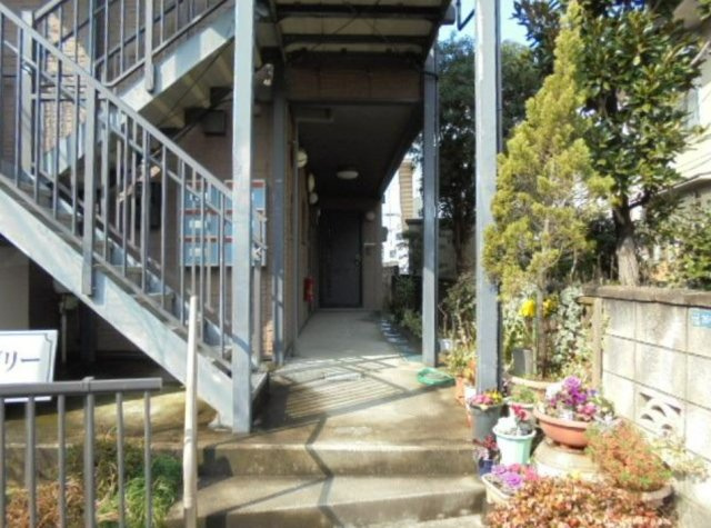 川崎市多摩区宿河原２丁目の賃貸マンションのエントランス