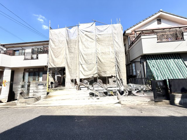 越谷市七左町６丁目　中古戸建の外観|シンプルで飽きのこない直線的な外観デザイン。年月を経ても美しさを保ちやすい仕上がりです。