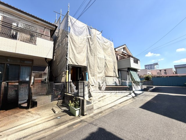 越谷市七左町６丁目　中古戸建の外観|清掃や仕上げの最終工程へ向け着々と進行中。完成後の新しい暮らしをイメージしながらご内覧いただけます。