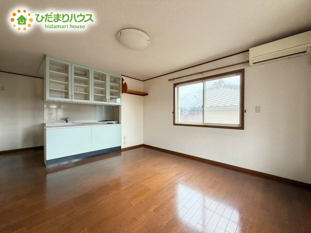 日立市相田町3丁目　中古戸建の居間・リビング|お子様が元気に遊べる広々としたリビングです。