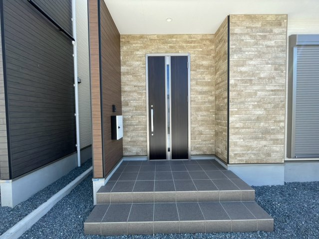 玉手１期　新築戸建てのエントランス