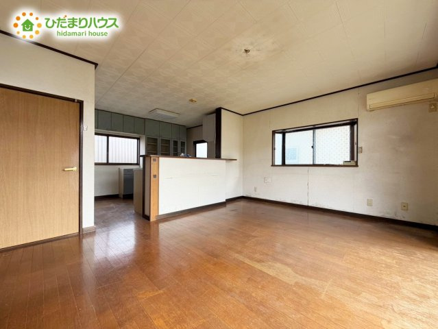 日立市滑川本町1丁目　中古戸建の居間・リビング|家族の集まるLDKは広々16帖！贅沢な空間を演出！