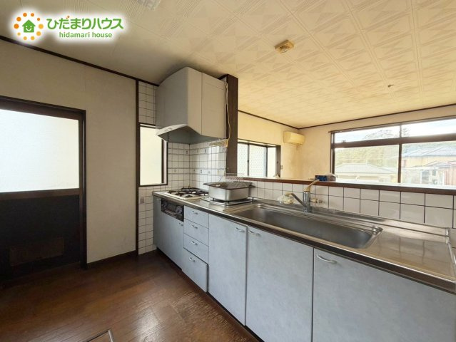 日立市滑川本町1丁目　中古戸建のキッチン|家族と会話しながら料理できるオープンカウンター♪