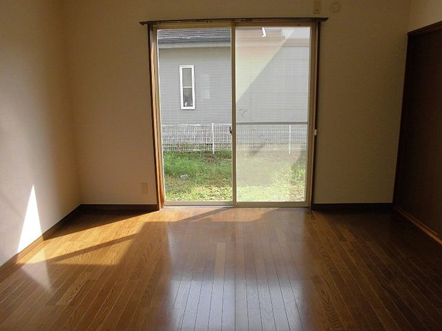 高橋邸戸建第二B棟の居間・リビング|前回募集時の写真です。現況優先