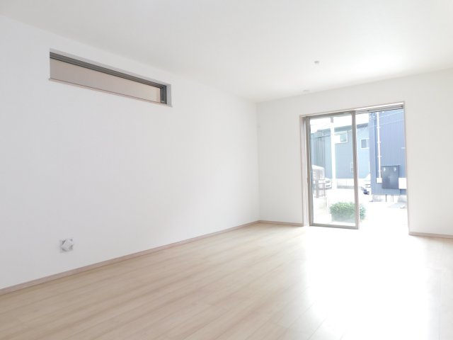名古屋市港区名四町の新築一戸建の居間・リビング|◇リビング◇　　南向で明るいリビング１７．０帖　大きな窓の開放感のある空間♪