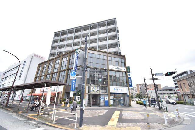 神興アルファビルの外観