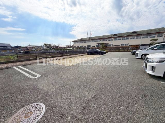 熊本市北区龍田弓削１丁目のアパートの駐車場|駐車場があるので、車を買う予定の方も安心です