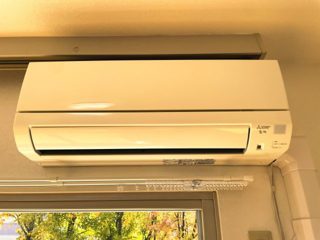 【ごみ置き場】敷地内に設けられた屋根付きのゴミステーション。