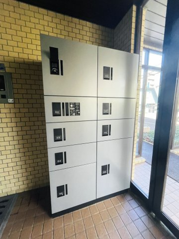 【宅配ボックス】 不在時でも荷物を受け取れる便利な宅配ボックスを設置。