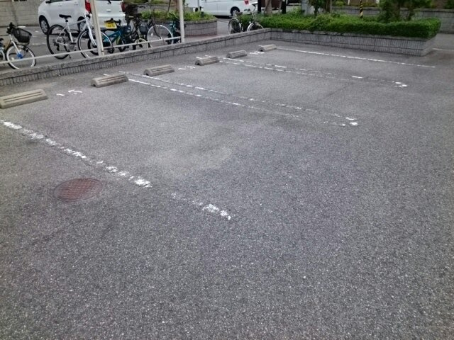 ヴェネット小松原Ⅴの駐車場