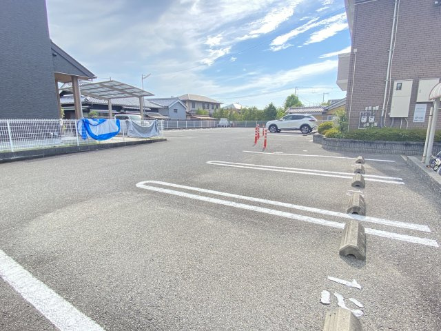 ヴェネット小松原Ⅴの駐車場