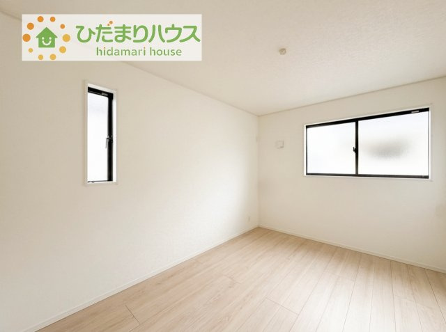 【洋室】 | 土浦市小松第7　新築戸建　4号棟 | お掃除しやすく、清潔感を保てるのでダニも発生しにくいフローリング♪