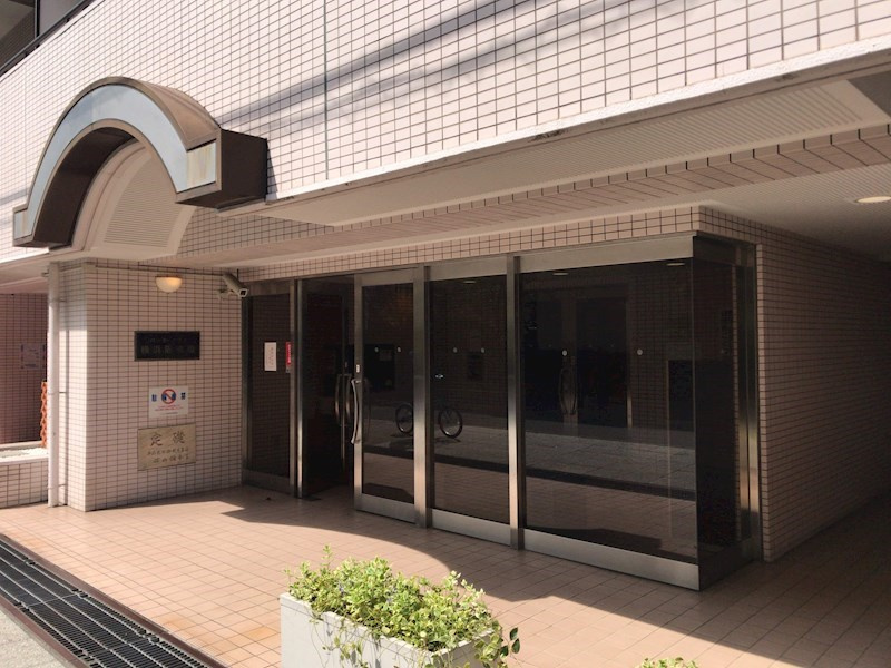パークノヴァ横浜阪東橋のエントランス|落ち着いたエントランスです