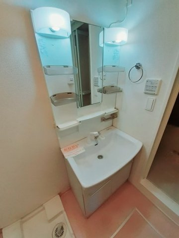グランツの洗面所|脱衣スペースもあります