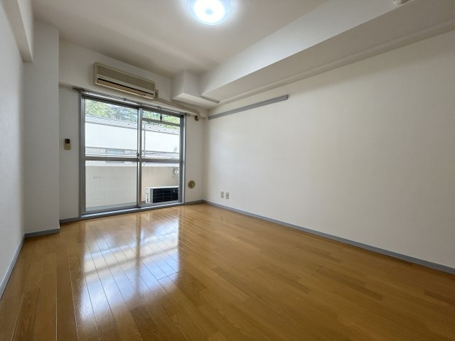 ハナブサマンションの居間・リビング|こちらの居間で趣味の時間をお楽しみください