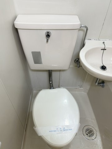 ハナブサマンションのトイレ|ゆったりとした空間のトイレです