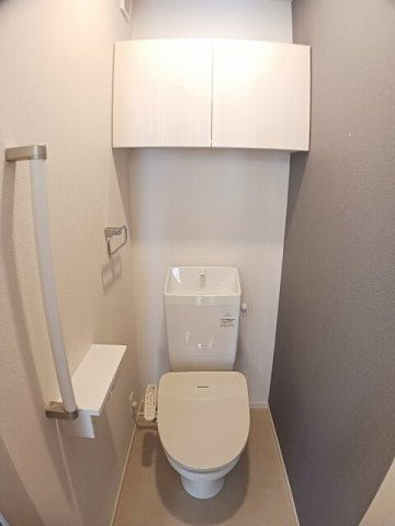 アルカンシエル輝　Ｂ棟のトイレ|落ち着いた色調のトイレです