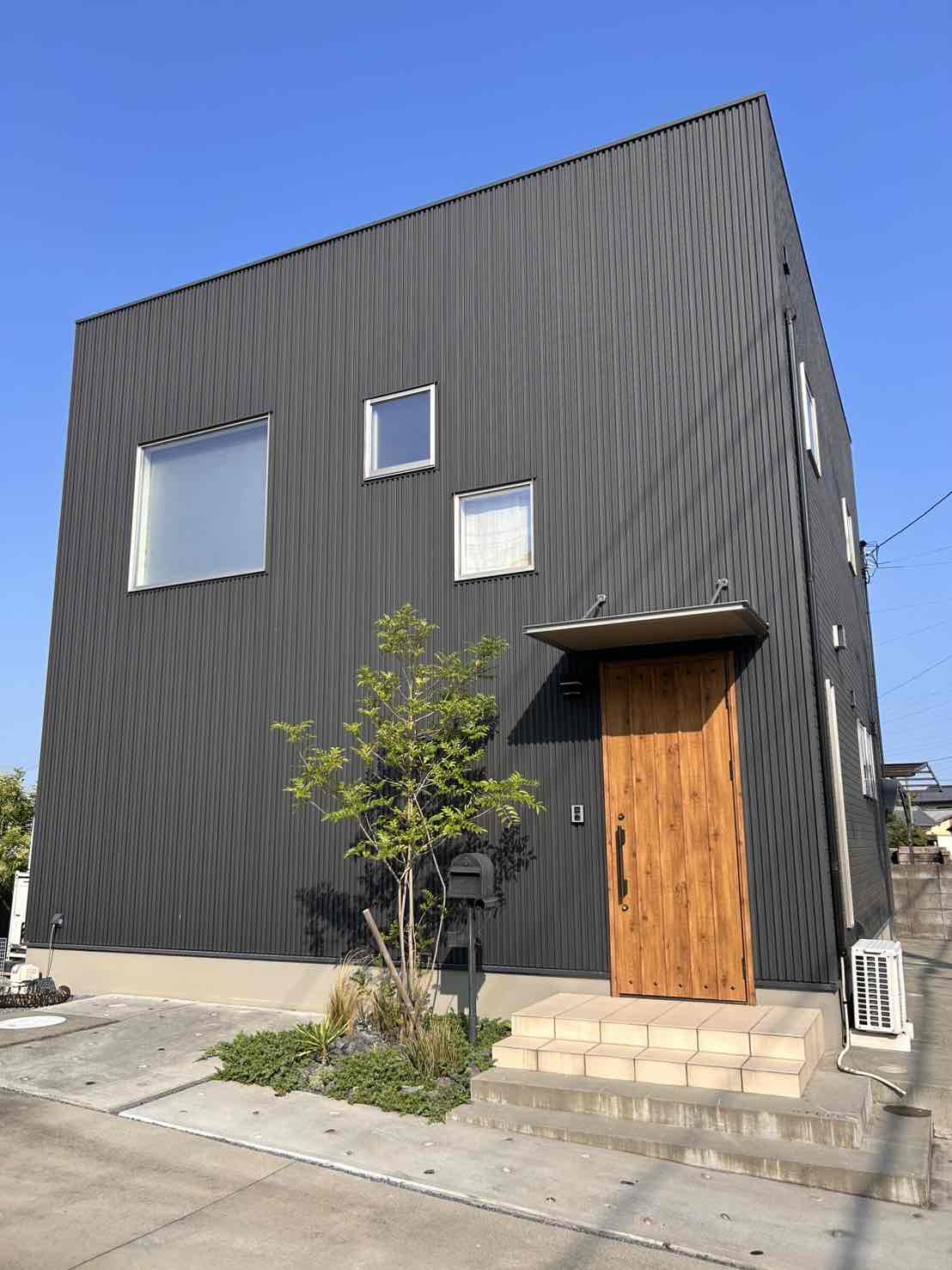 飯野山がきれいに見える築９年のお家の外観