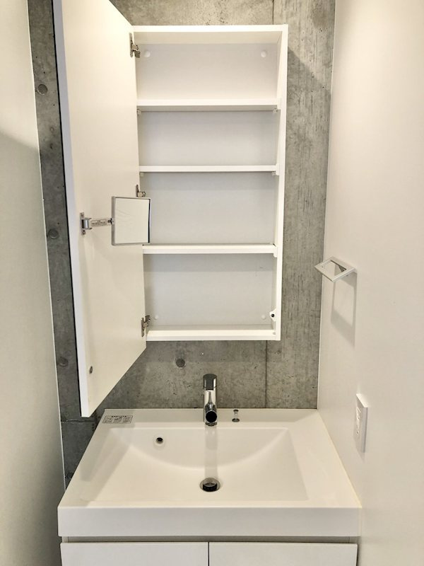 新品家具付きマンション千駄ヶ谷3(KaGood東京)の独立洗面台|朝の支度にも助かる、独立の洗髪洗面化粧台
