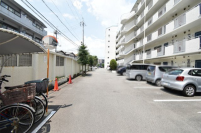 【駐車場】 | 曽根グリーンハイツ | サイトに掲載されていない箇所の写真、撮影してお届けさせて頂きます！気になる物件で、見たい部分の画像が無い場合は、弊社スタッフまでご連絡下さいませ。お客様の気になる箇所を、カメラにて撮影して参ります！