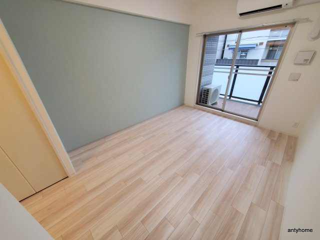 プレサンス OSAKA 姫里エンファシス 仲介手数料無料の居間・リビング