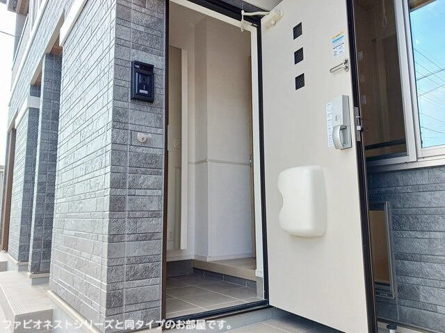 メゾンド　プロトンの玄関|明るい玄関です