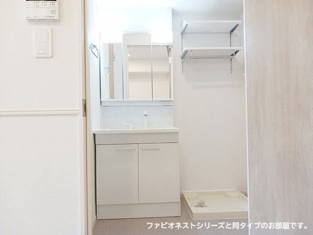 メゾンド　プロトンの洗面所|明るい洗面所です