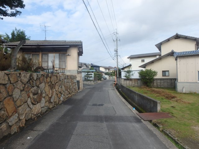 西岡の石積み古民家の外観