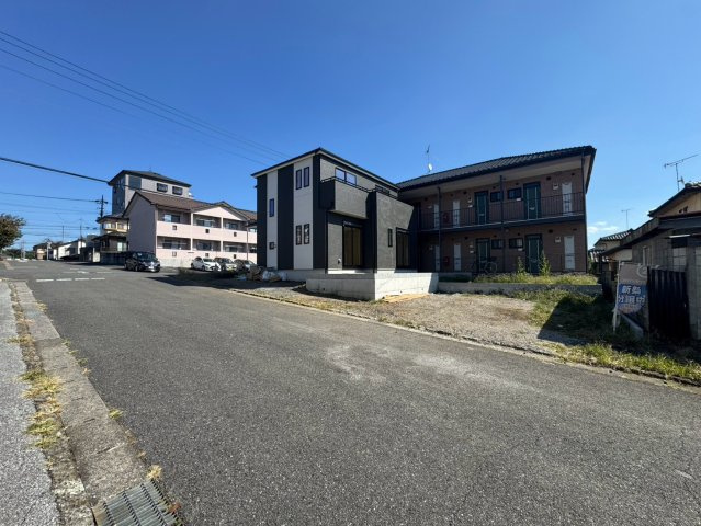 ハートフルタウン　清原台1丁目510番　A号棟の前面道路含む現地写真