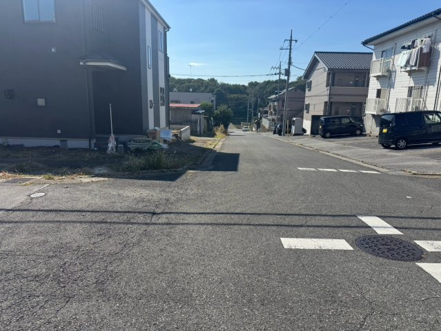 ハートフルタウン　清原台1丁目510番　A号棟の前面道路含む現地写真