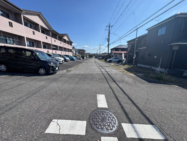ハートフルタウン　清原台1丁目510番　A号棟の前面道路含む現地写真