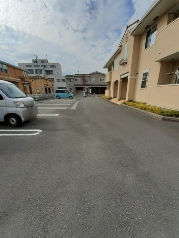 ジュネス・ヌーベルⅢの駐車場|駐車場完備です