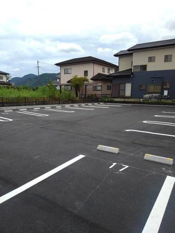 ノイ　フラン　ハウス　Ⅱの駐車場|駐車場があるので、車を買う予定の方も安心です