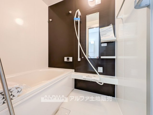 東京都武蔵村山市神明1丁目　中古戸建の浴室|【Bathroom】◆ユニットバス交換予定◆一日の疲れを癒やすバスルーム。リフォームによりユニットバスを新規交換予定。毎日の入浴時間を気持ちよく過ごせる空間へ生まれ変わります。