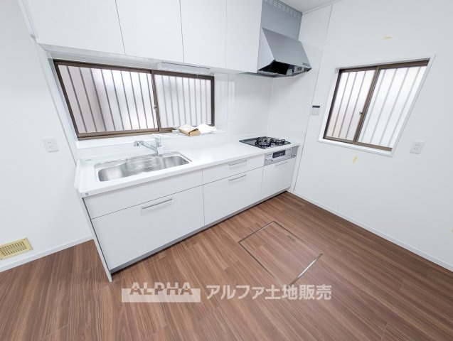 東京都武蔵村山市神明1丁目　中古戸建のキッチン|【System Kitchen】◆新規交換予定◆リフォームによりシステムキッチンを交換予定。新しい設備で毎日の料理も気持ちよく。家族の食卓を支える、使いやすさに配慮したキッチンです。