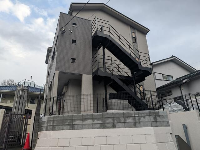 アザーレ・ソラ向ヶ丘遊園の外観