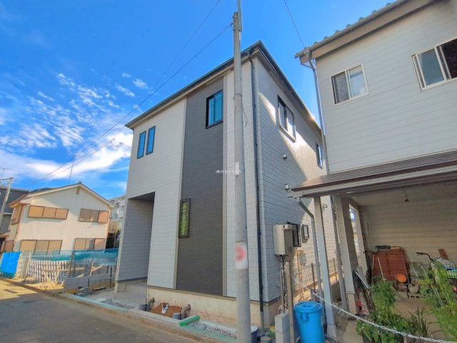 ふじみ野市西２丁目の新築一戸建の外観|南東向きで陽当り良好です。
小学校、保育園、公園が近くにあって子育て世代に◎