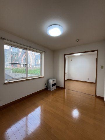 札幌市白石区本通１６丁目南のアパートの居間・リビング|おしゃれな居間です