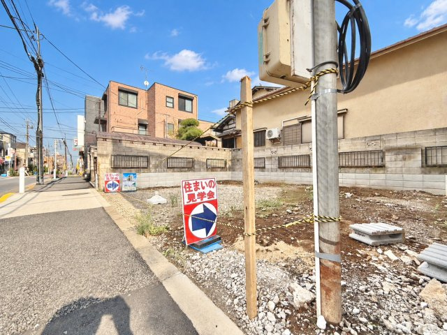 板橋区成増1丁目　新築戸建の外観|2026.10.30撮影

現地ご見学希望・資料請求などお気軽にお問い合わせ下さい！
03-5990-5201