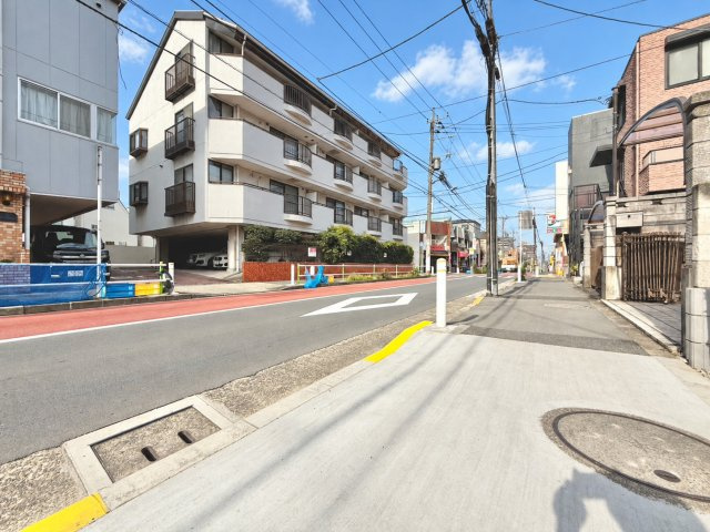 板橋区成増1丁目　新築戸建の前面道路含む現地写真|2026.10.30撮影

現地ご見学希望・資料請求などお気軽にお問い合わせ下さい！
03-5990-5201