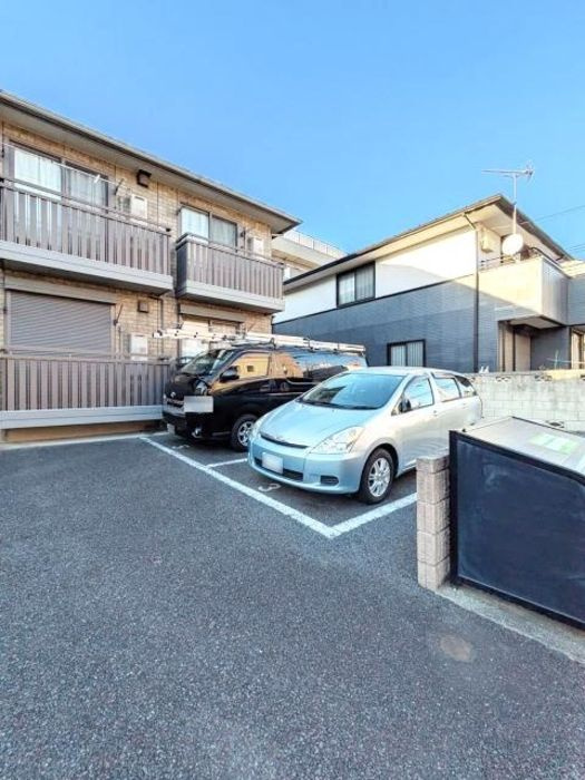 ラフローラの駐車場