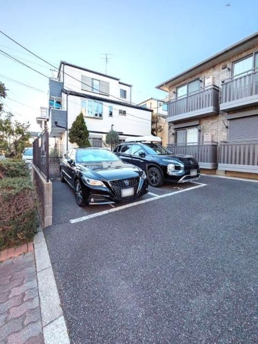 ラフローラの駐車場