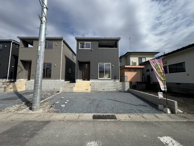 宇都宮市中岡本町の前面道路含む現地写真
