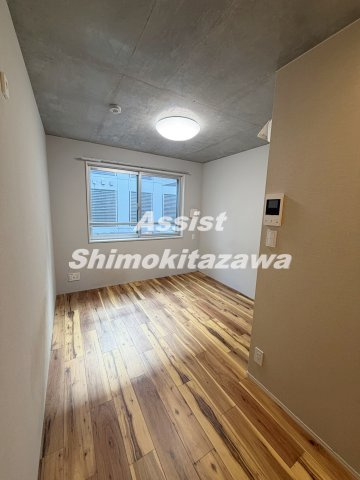 ＵＣＭ　ＳＨＩＭＯＫＩＴＡＺＡＷＡの寝室
