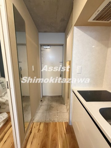 ＵＣＭ　ＳＨＩＭＯＫＩＴＡＺＡＷＡの玄関