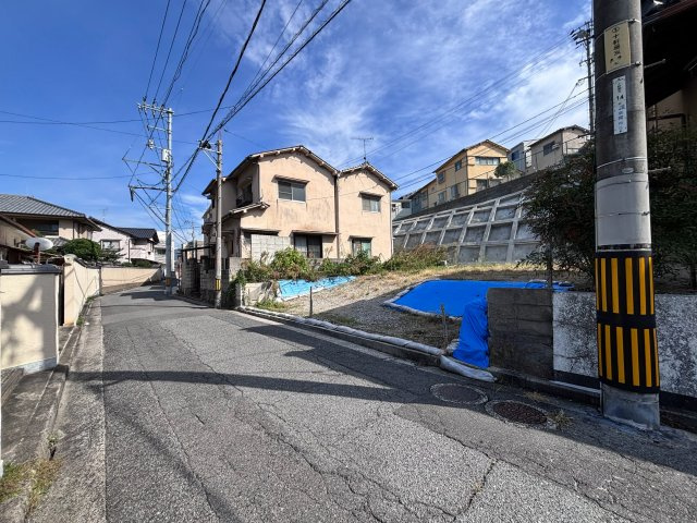西霞町　土地の前面道路含む現地写真|セブンイレブン東霞町店へ徒歩3分。！大型商業施設の「ゆめタウン広島」も車で約8分と日常使いできる近さです！