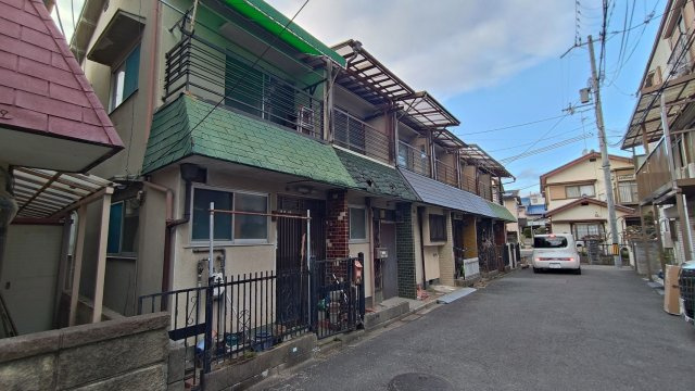 安満中の町テラスハウスの外観