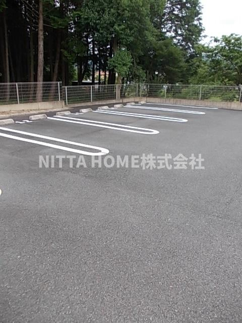 ガレントの駐車場|平面駐車場になります＊